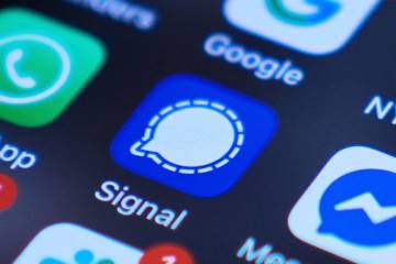 Signal app on a smartphone is seen on a mobile device screen Tuesday, March 25, 2025, in Chicag ...
