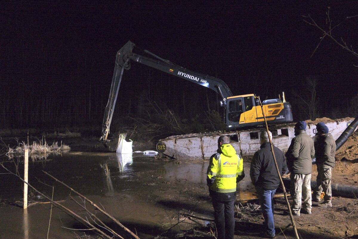 In this image provided by the U.S. Army, Lithuanian Army and emergency services personnel build ...