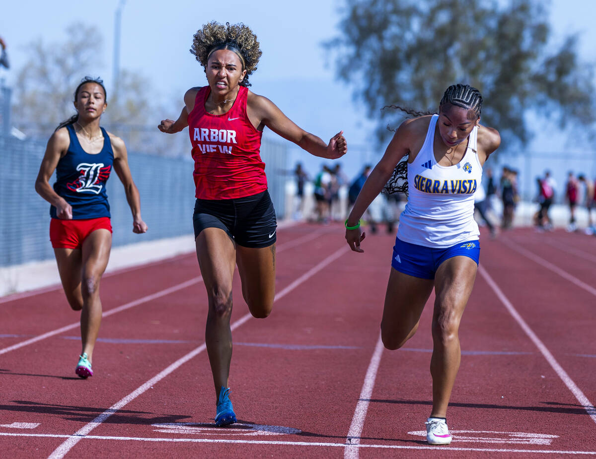 Sierra Vista's Anaiyah Ross leans in to edge out Arbor View's Timmia Rucks at the finish in the ...