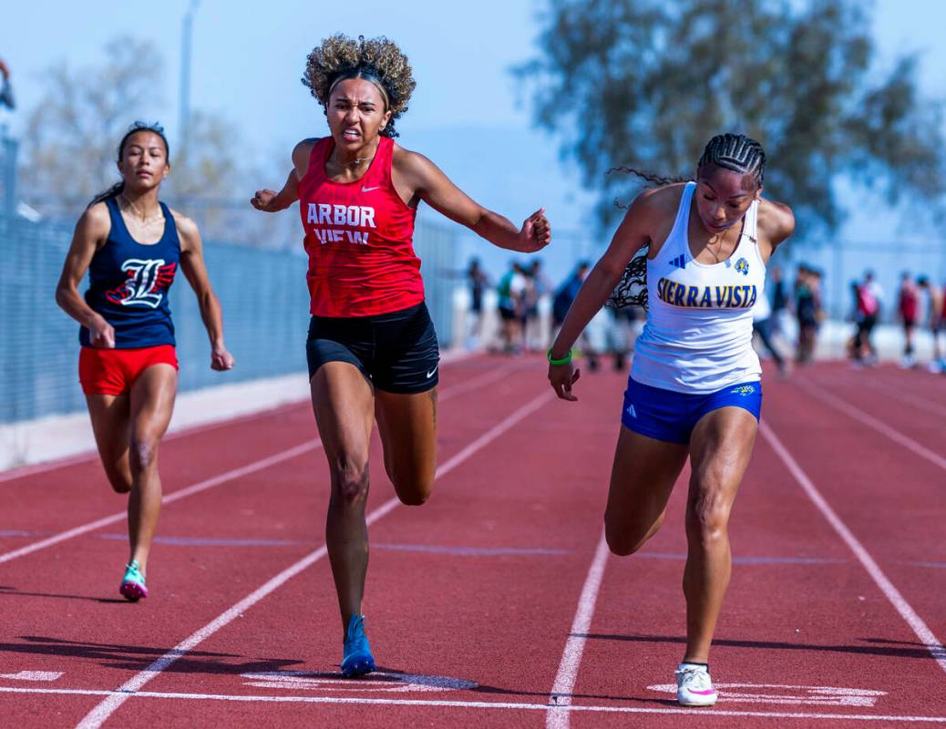 Sierra Vista's Anaiyah Ross leans in to edge out Arbor View's Timmia Rucks at the finish in the ...