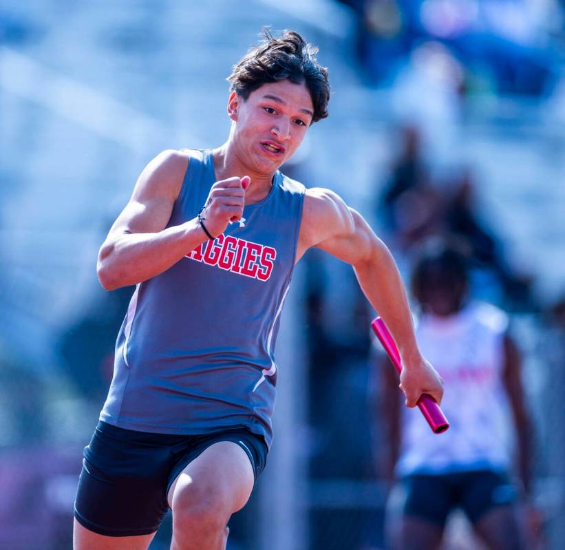 Arbor View's Christian "Kai" Cypher runs with the baton in the varsity mixed 4x200 re ...