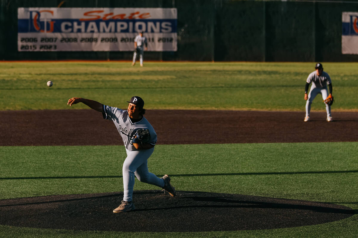 Palo Verde pitcher Zach Franke (30) throws out a pitch against Bishop Gorman as outfielders sta ...