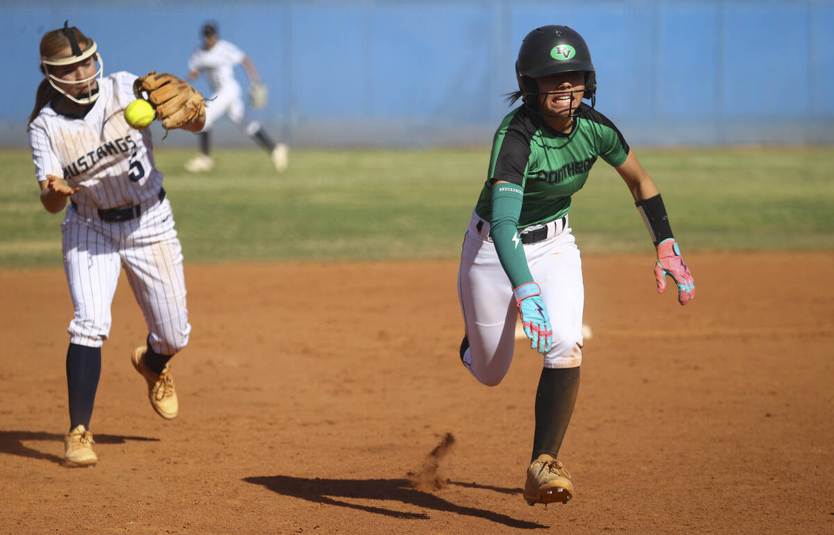 Palo Verde's Ava Cruz, right, runs to third base during a softball game at Shadow Ridge High Sc ...