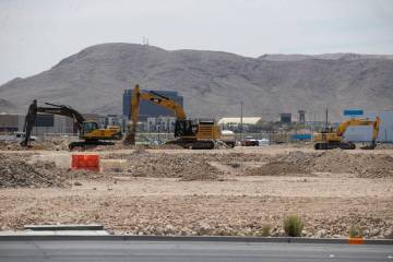The constriction site of an apartment complex at the intersection of Raiders Way and Sunridge H ...