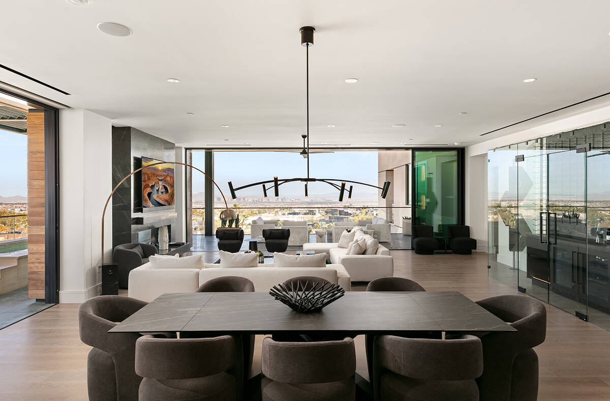 The dining area. (IS Luxury)