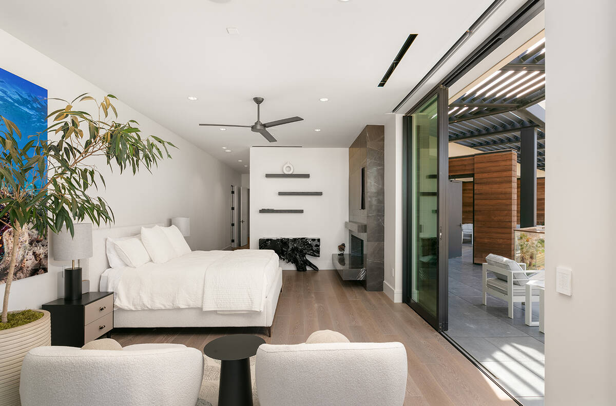 Guest bedroom. (IS Luxury)