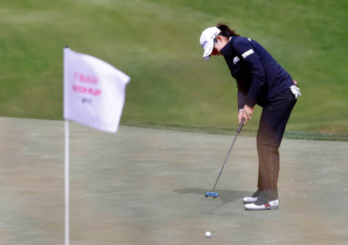 A Lim Kim of Korea watches her put to the 2nd hole during the first round of the LPGA T-Mobile ...