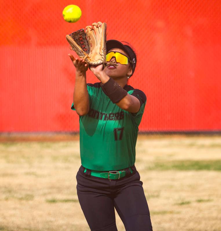 Palo Verde's Makayla Enriquez (17) catches a fly ball from Arbor View during a softball game at ...