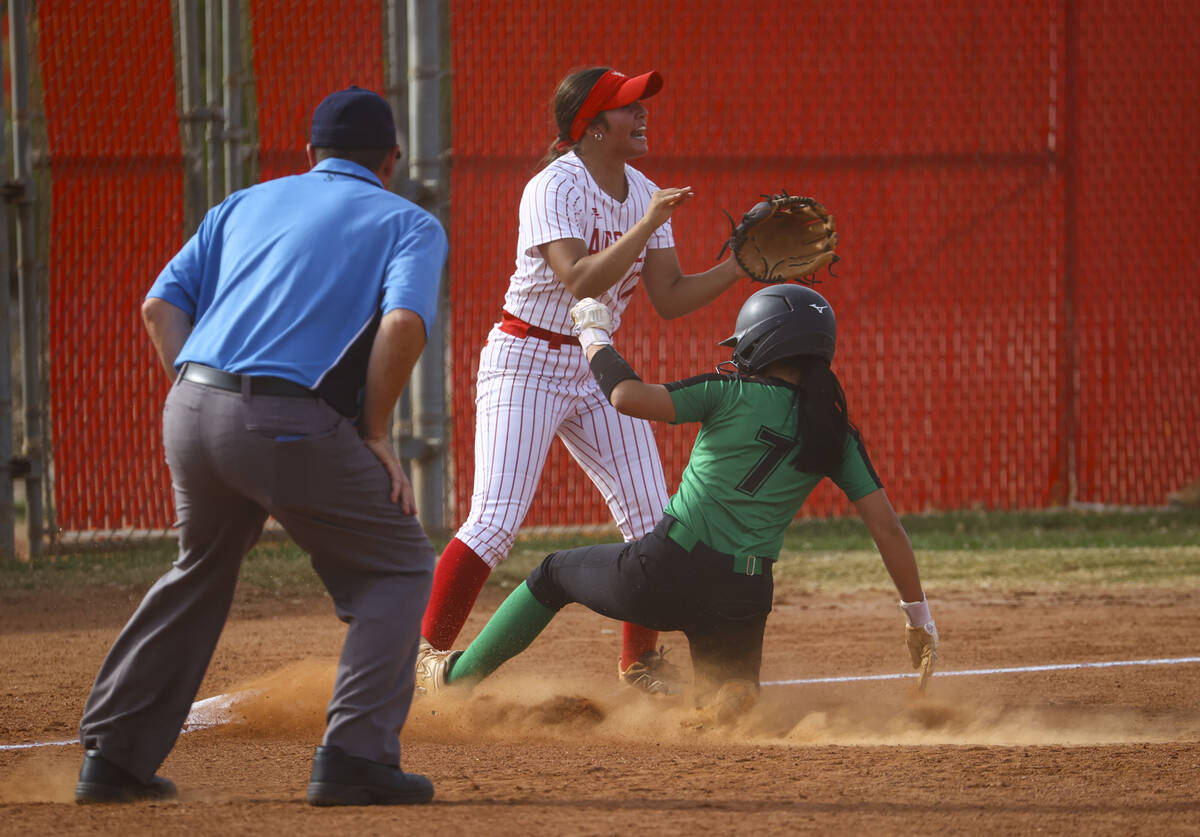 Palo Verde's Alexis Kearnes (7) gets to third base against Arbor View's Shawnee Casorla (17) du ...