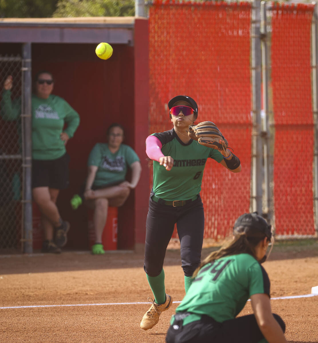 Palo Verde's Kayleen Enriquez (6) throws to first base during a softball game at Arbor View Hig ...
