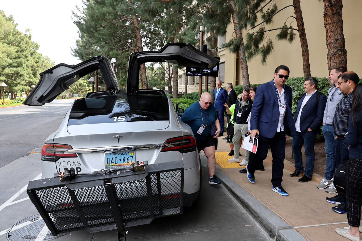 Riders come and go from vehicles at the new Vegas Loop Encore station in Las Vegas Tuesday, Apr ...