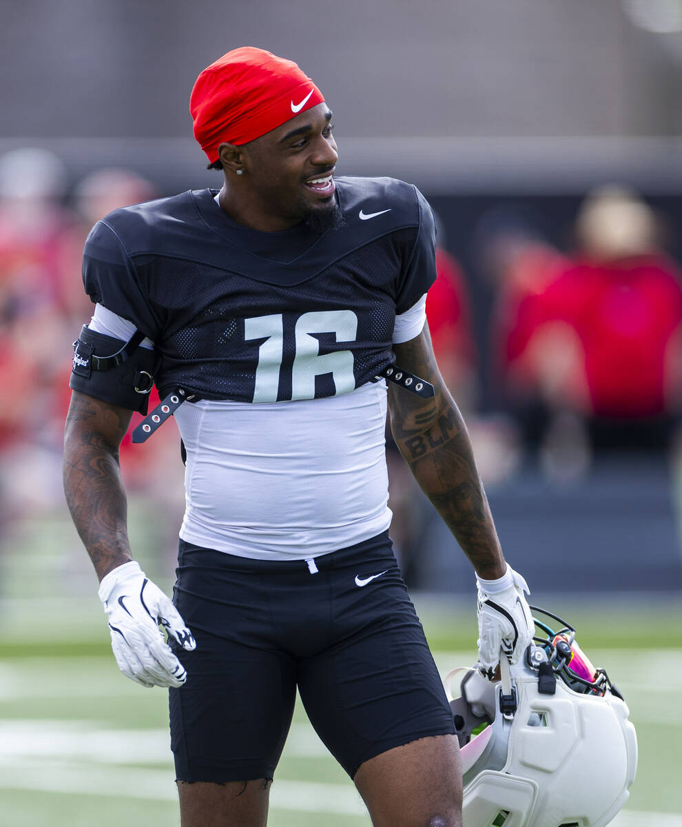 UNLV receiver Daejon Reynolds (16) looks to teammates during football spring practice at the Fe ...
