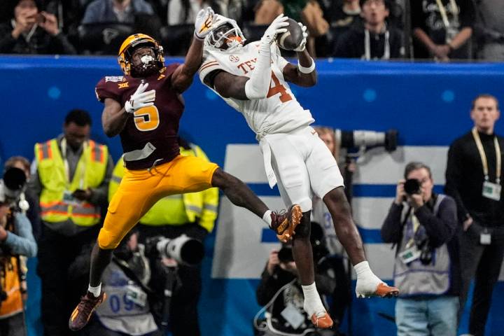 Texas defensive back Andrew Mukuba (4) intercepts a pass intended for Arizona State wide receiv ...