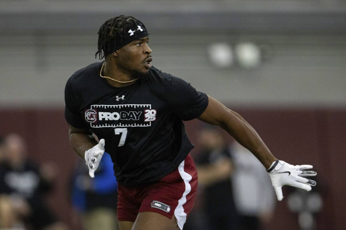 South Carolina defensive back Nick Emmanwori (7) runs drills during South Carolina's Pro Day ev ...
