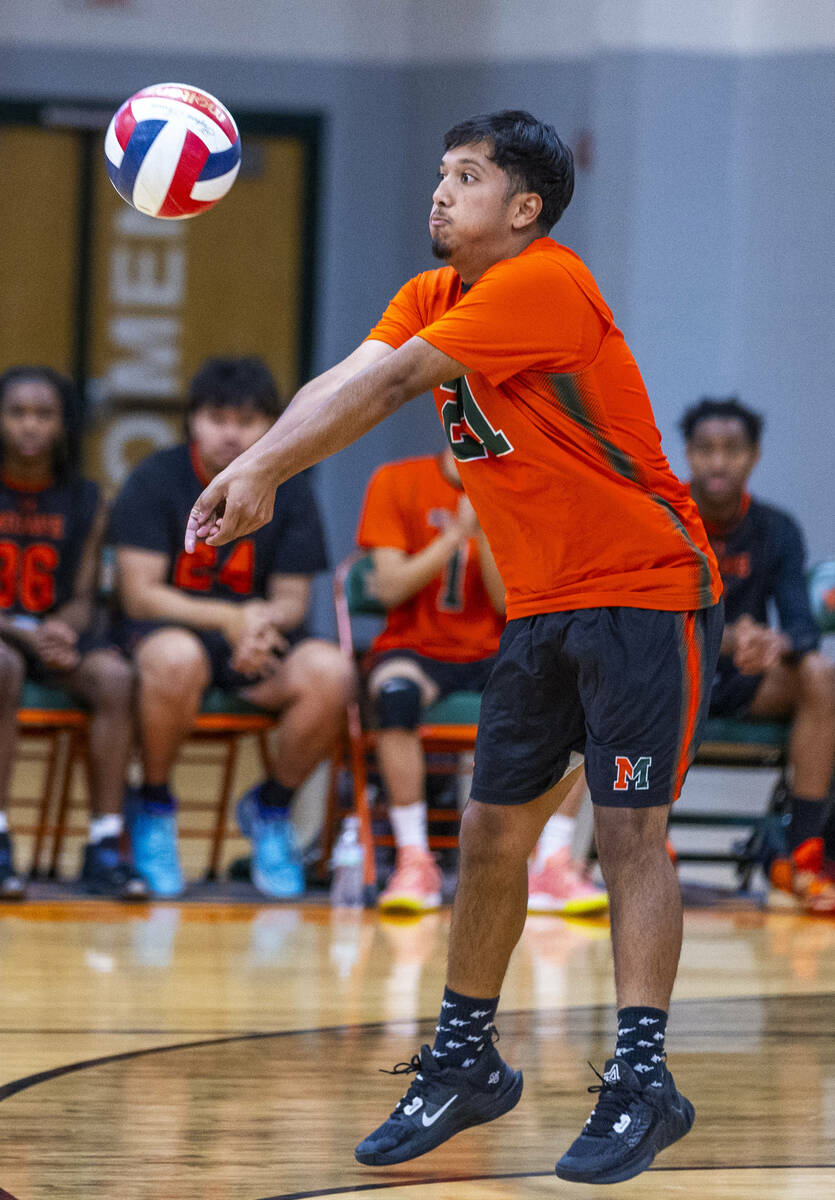 Mojave's Frankie Alvizures (21) digs out a return against Legacy during their 4A boys volleybal ...