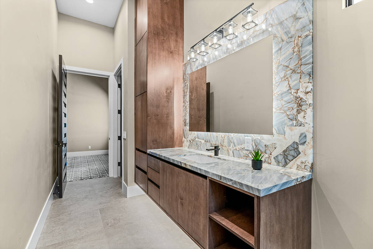 Guest baths have their own design color. (Stetson Ybarra/Rooted Elements)