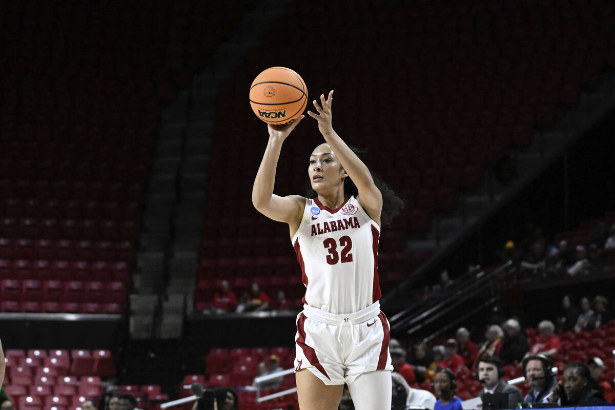 Alabama guard Aaliyah Nye (32) shoots a three point basket during the first half in the first r ...