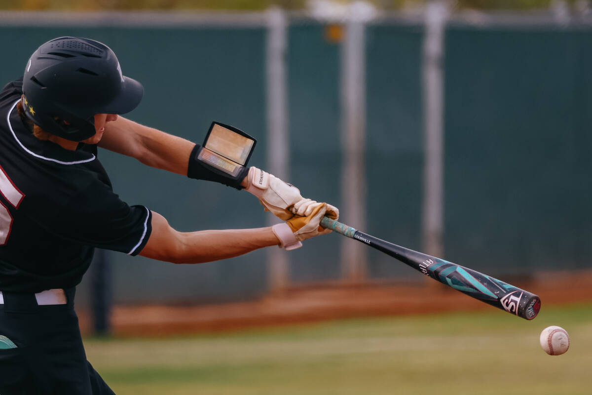 Desert Oasis batter Aidan Smith (25) swings at a pitch during the baseball game against Spring ...