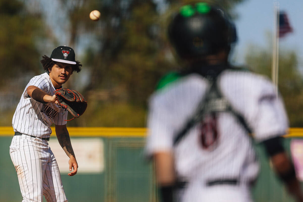 Desert Oasis’s Andrew Berumen tosses the ball to a teammate during a baseball game betwe ...