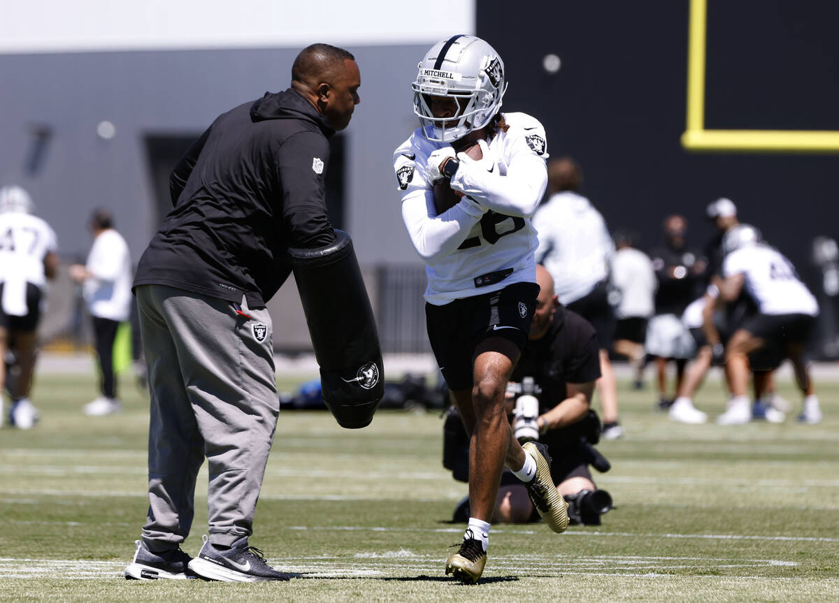 Raiders Darien Porter (26) runs with the ball during the 2025 rookie mini camp at the Intermoun ...
