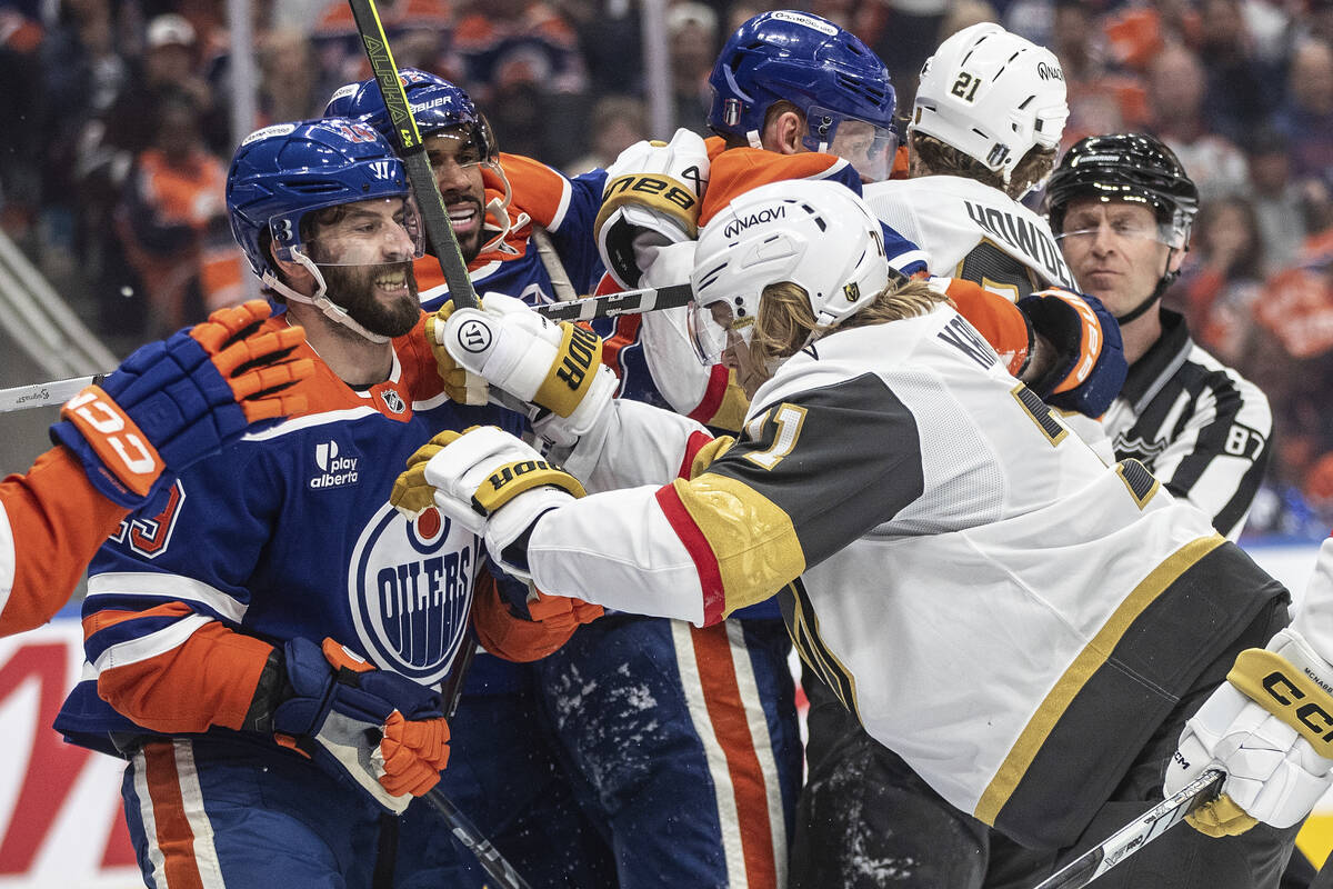 Vegas Golden Knights' William Karlsson (71) and Edmonton Oilers' Adam Henrique (19) scuffle dur ...