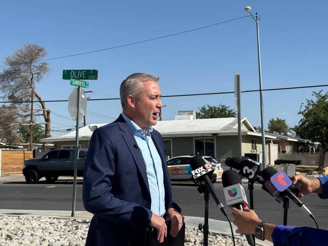 Homicide Lt. Robert Price discusses a murder-suicide that occurred in East Las Vegas on May 13 ...