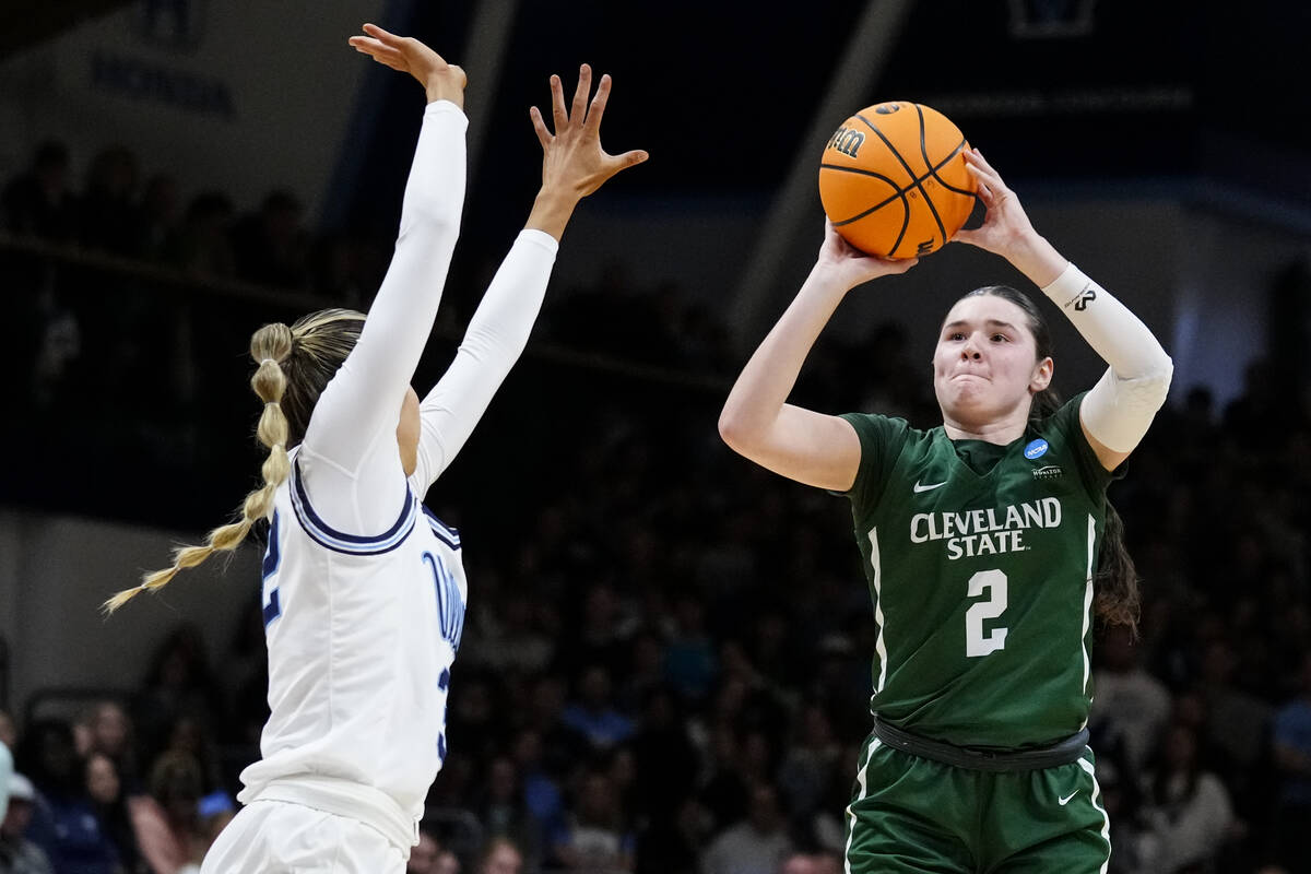 Cleveland State's Destiny Leo (2) shoots over Villanova's Bella Runyan during the first half of ...