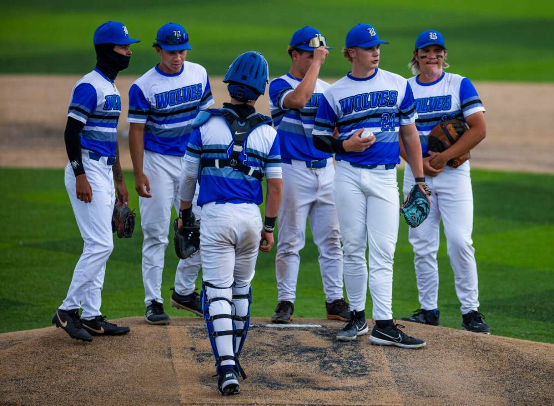 Basic infielders gather with pitcher Lincoln Evans (21) on the mound during a timeout against R ...
