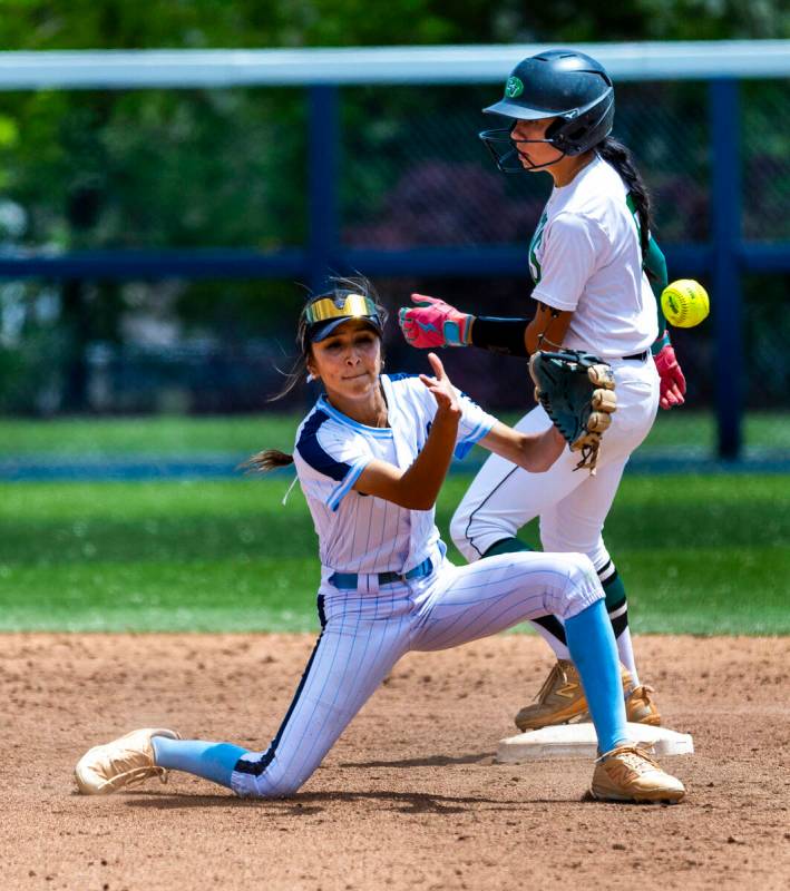 Centennial infielder Valeria Lopez (5) is unable to catch a bouncing throw to second base as Pa ...
