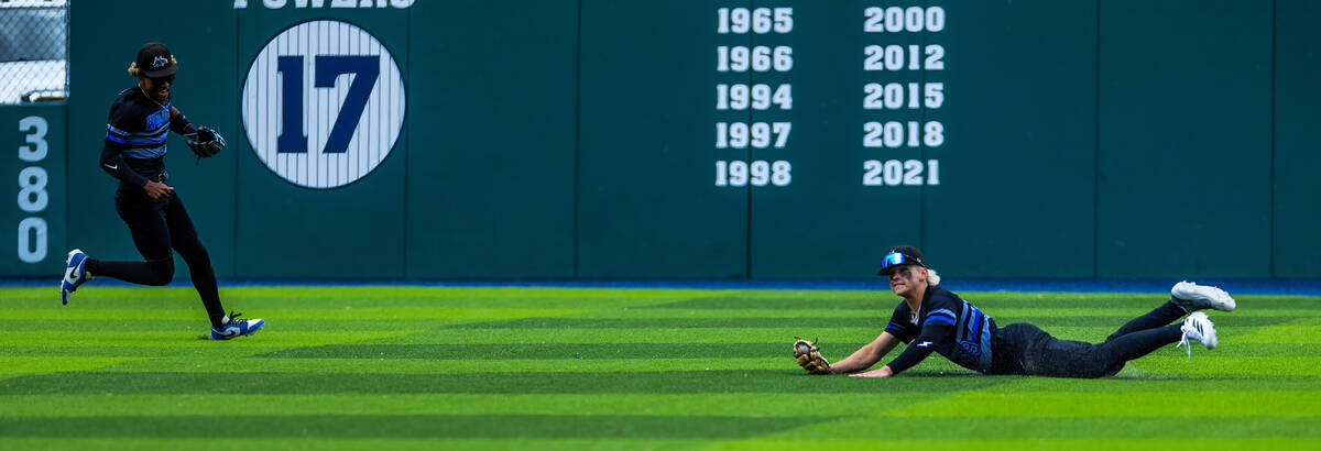 Basic outfielder Andruw Giles (29) makes a diving catch against Reno in extra innings during th ...