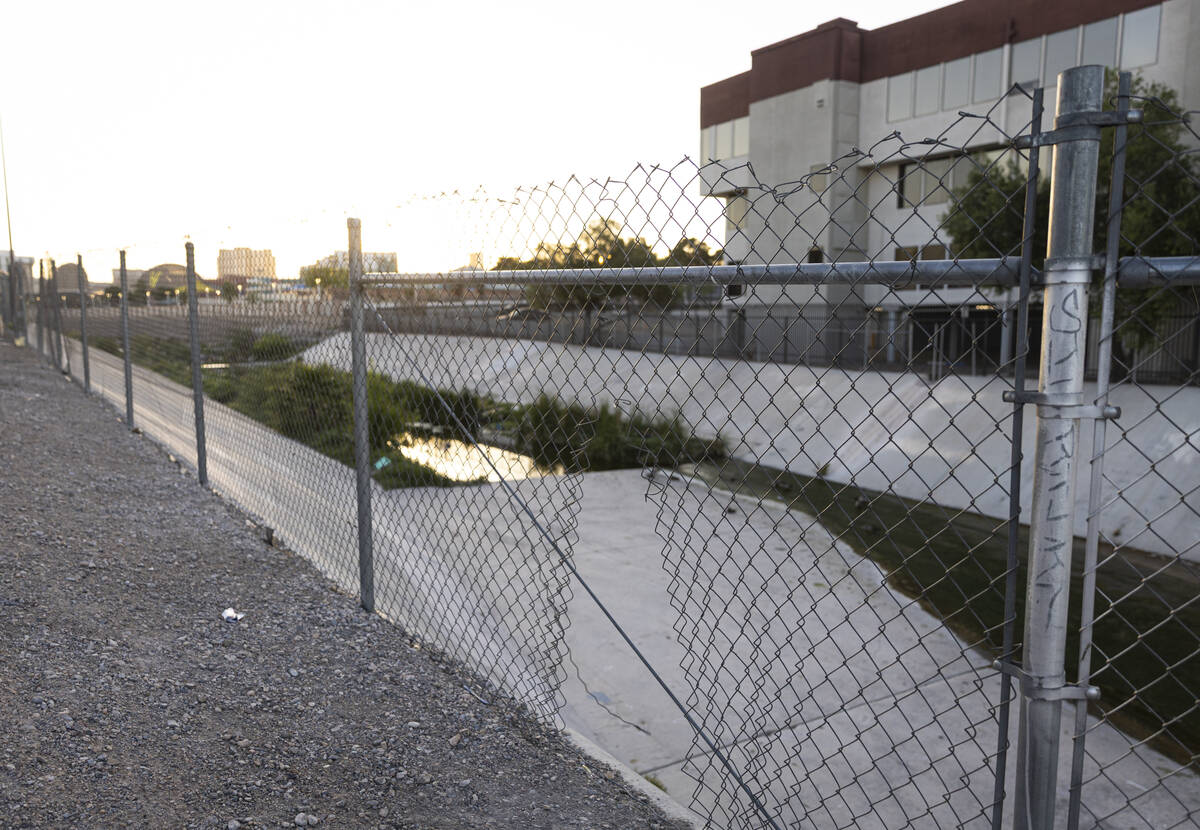 A broken portion of fencing is seen along the Flamingo Wash on Monday, May 19, 2025, in Las Veg ...
