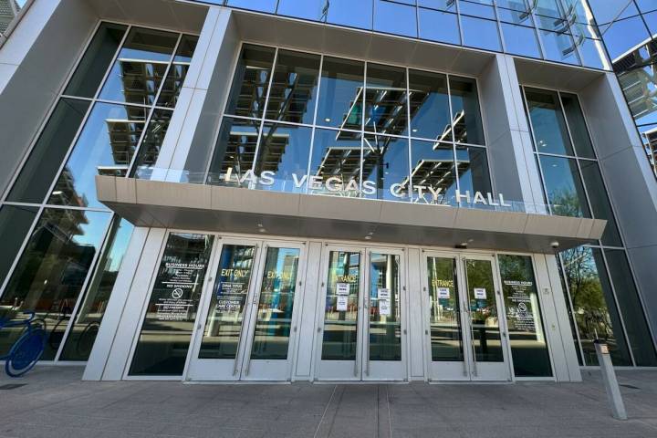 Las Vegas City Hall. (K.M. Cannon/Las Vegas Review-Journal) @KMCannonPhoto
