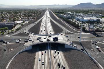 Motorists navigate on Green Valley Parkway and I-215 freeway on Wednesday, May 28, 2025, in Hen ...