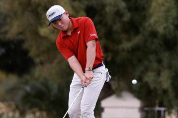 Coronado's Anderson Lee hits to the fourth green during Class 5A boys golf Desert League match, ...