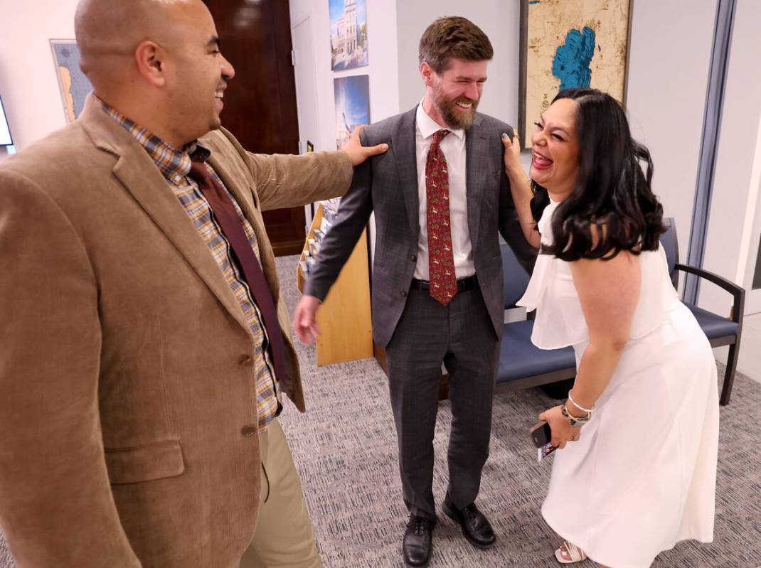 Jovan Jackson, D-North Las Vegas, left, and Cecelia González, D-Las Vegas, mingle with lob ...