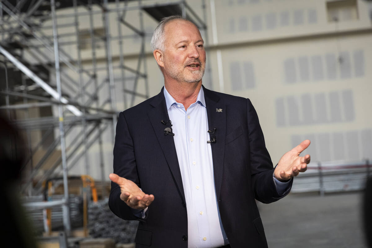 Steve Hill, left, president and CEO of the Las Vegas Convention and Visitors Authority, talks w ...