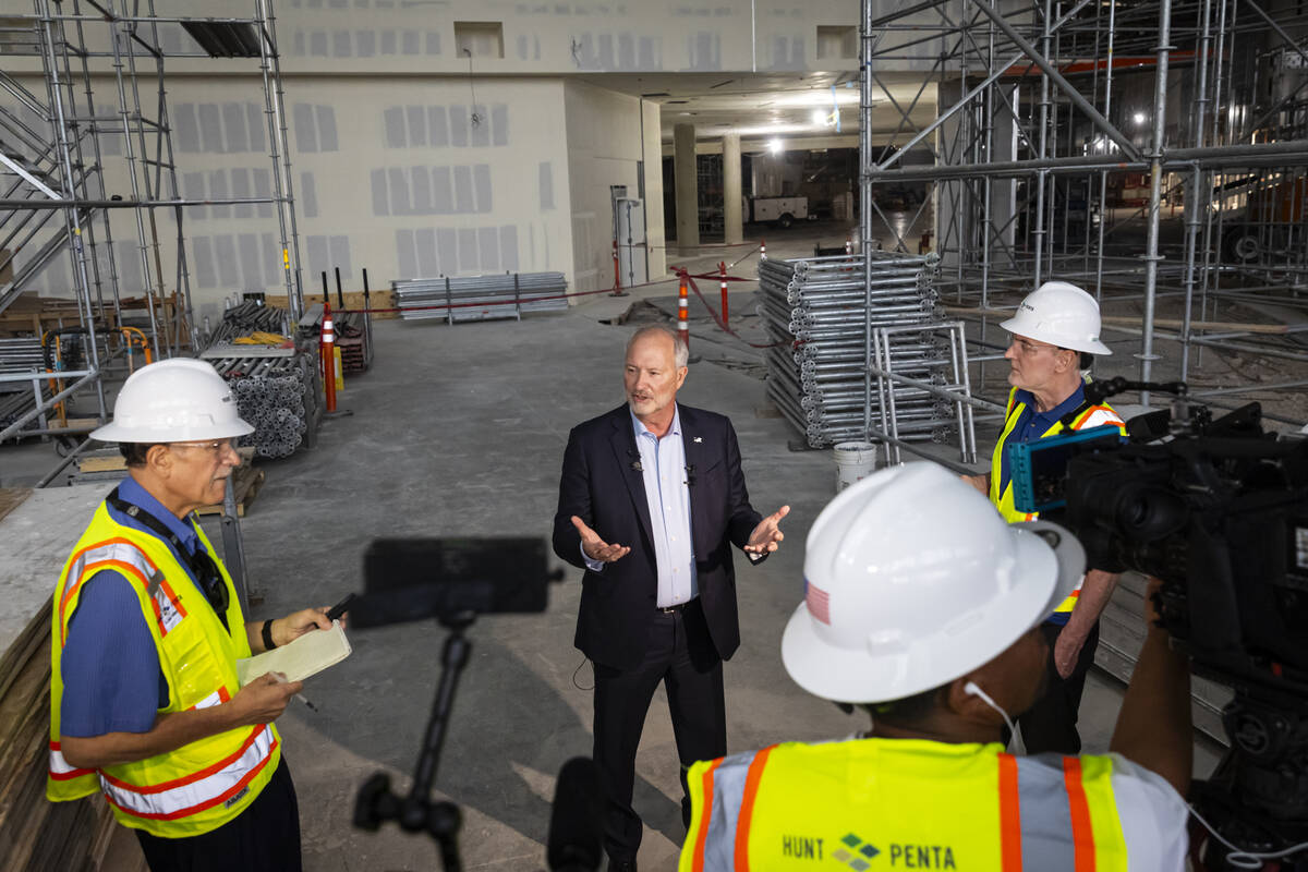 Steve Hill, left, president and CEO of the Las Vegas Convention and Visitors Authority, talks w ...