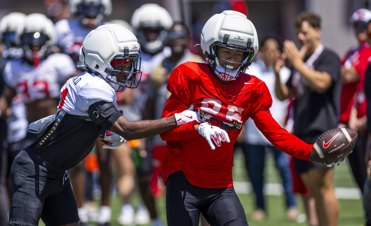 Wide receiver Taeshaun Lyons (85) grabs a long pass over defensive back Yasir Muhammad (31) du ...