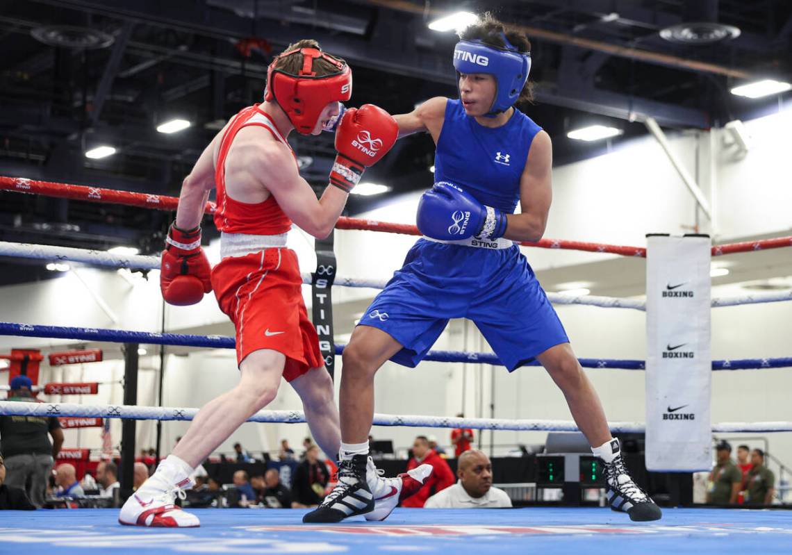 Niko Wilson, of Pittsburgh, right, fights Gino Brown, of Cheyenne, Wyo., during the USA Boxing ...