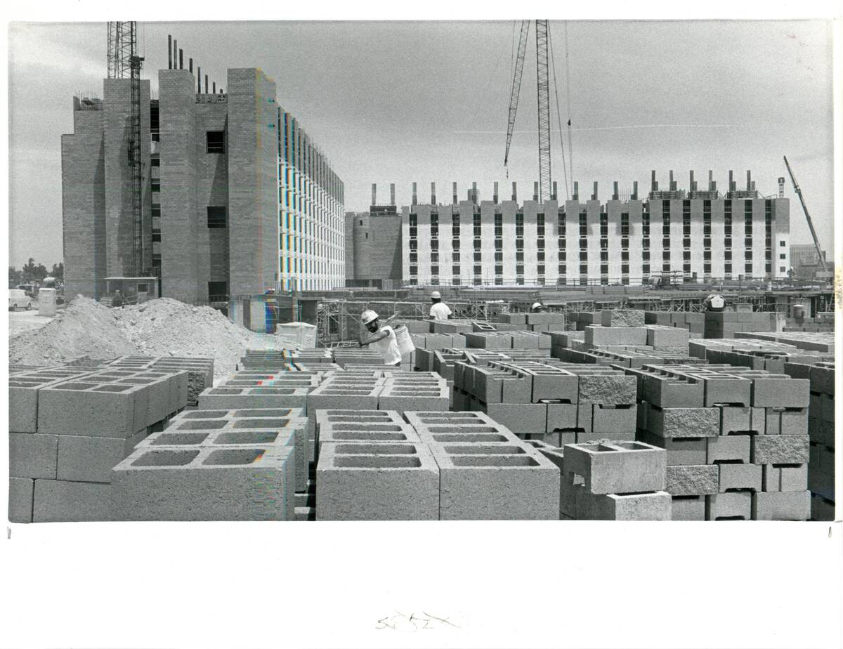 EXCALIBUR May 23, 1989 Repair work at the Excalibur Hotel construction site. (Gary Thompson/L ...
