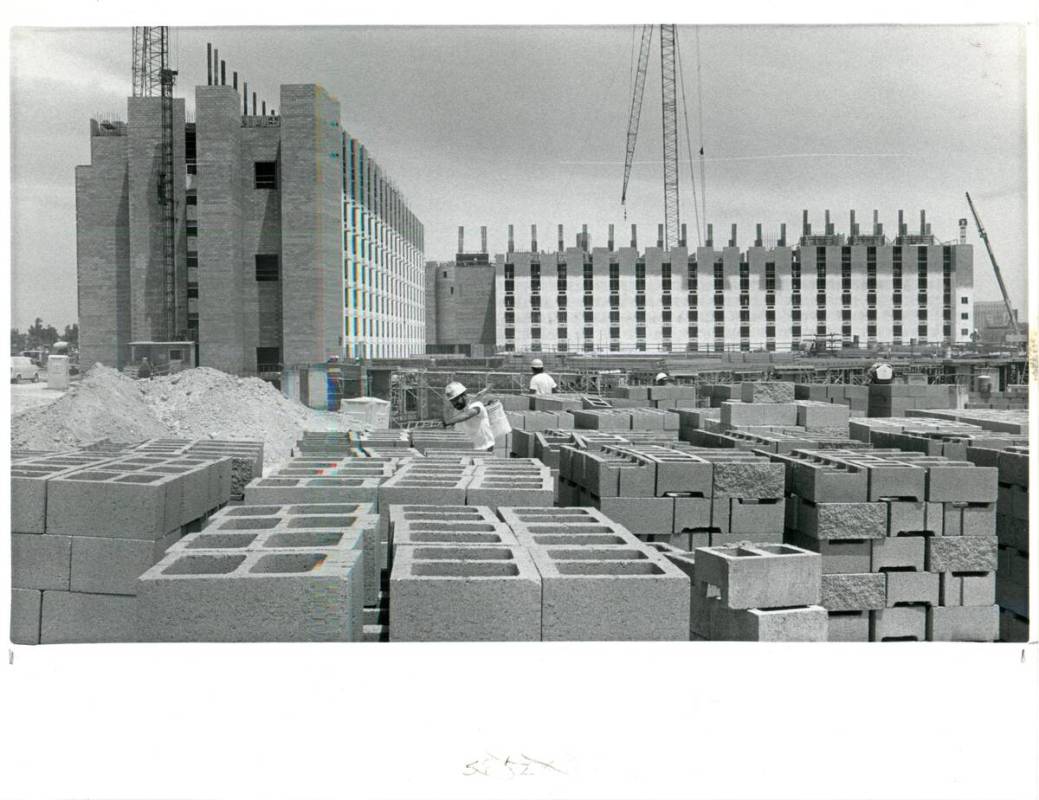 EXCALIBUR May 23, 1989 Repair work at the Excalibur Hotel construction site. (Gary Thompson/L ...
