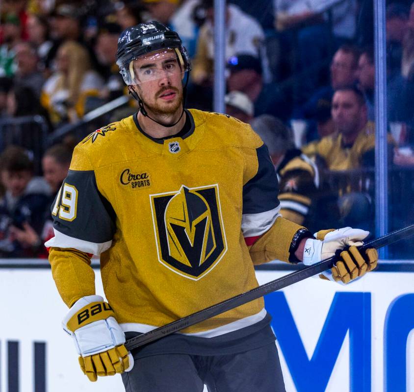 Golden Knights right wing Reilly Smith (19) is back on the ice against the Pittsburgh Penguins ...