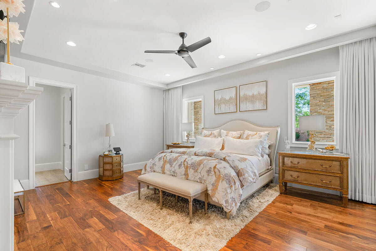 A guest bedroom. (Stetson Ybarra for huntington & ellis)