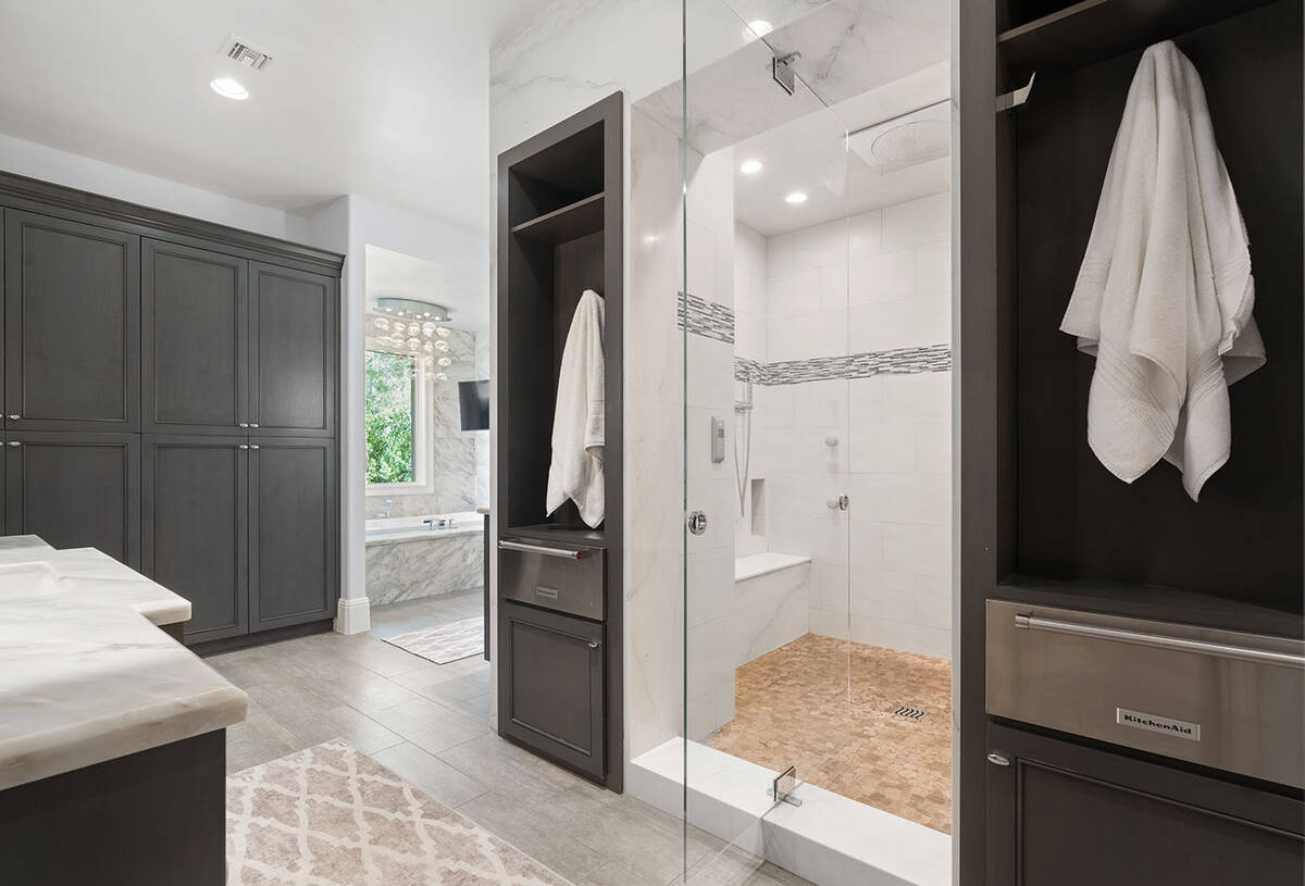 The master bath. (Stetson Ybarra for huntington & ellis)
