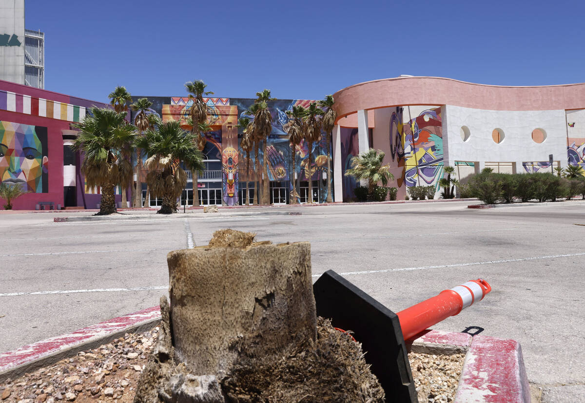 Parking lots sit empty at the Primm mall on Monday, June 16, 2025, in Primm. (Bizuayehu Tesfaye ...