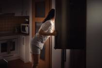 If you're craving a late-night snack, hig-proteins foods are your best bet. (Getty Images)
