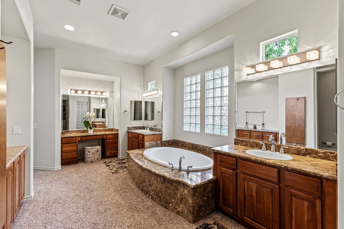 The master bath. (Fraser Almeida, Luxury Homes Photography)