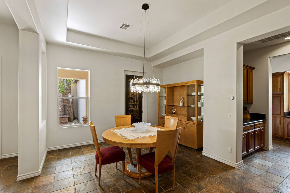 The dining room. (Fraser Almeida, Luxury Homes Photography)