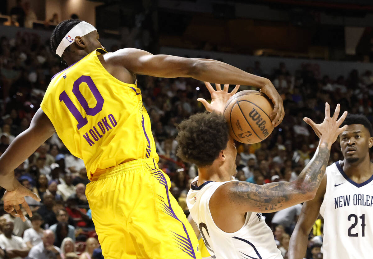 Los Angeles Lakers center Christian Koloko (10) blocks New Orleans Pelicans guard Lester Quinon ...