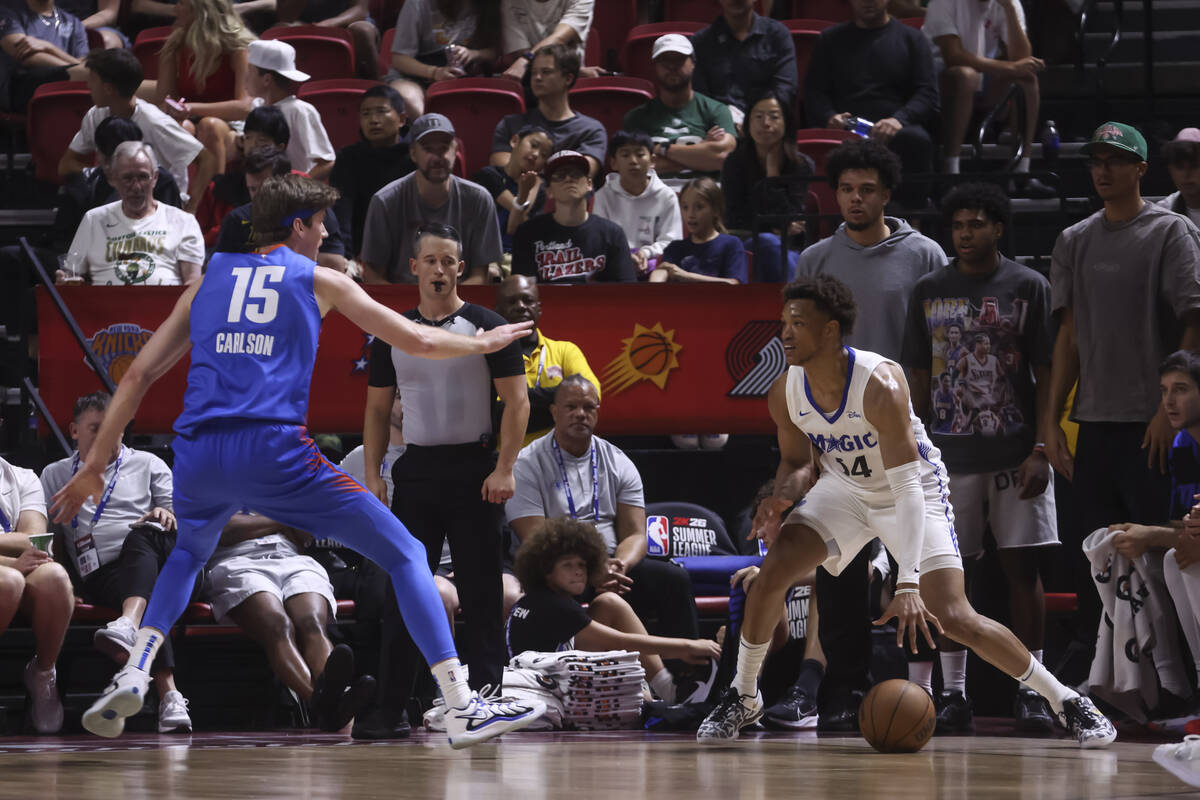 Orlando Magic guard Wendell Moore Jr. (54) looks to shoot against Oklahoma City Thunder center ...